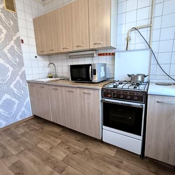 Богдана Хмельницького просп. (Героїв Сталінграда), 132