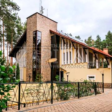 Яснополянська, 5