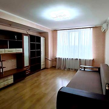 Володимира Вернадського вул. (Дзержинського), 1