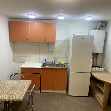 Золота вул. (), 10