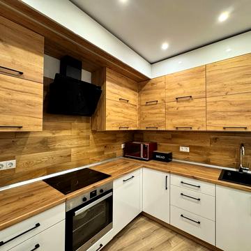 Вячеслава Липинського вул. (), 28