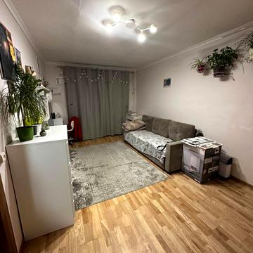 Золота вул. (), 36