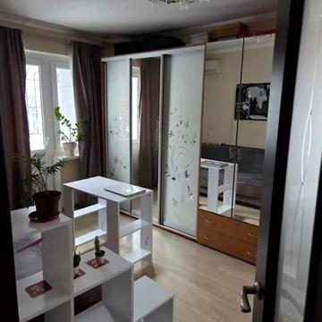 Героїв Крут вул. (Валентини Терешкової), 44