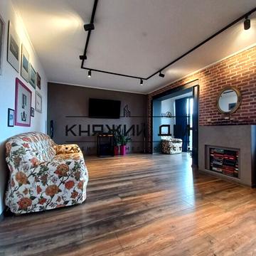 Анни Ахматової вул., 43