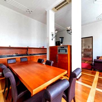 Велика Васильківська вул. (Червоноармійська), 27