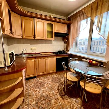 Мала Житомирська вул., 10