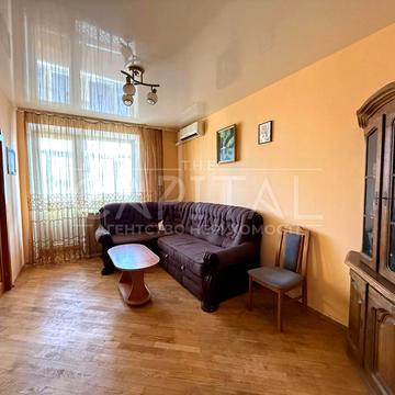 Мала Житомирська вул., 10