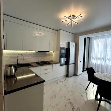 Співдружності вул., 7