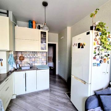 11-та Лінія вул., 4