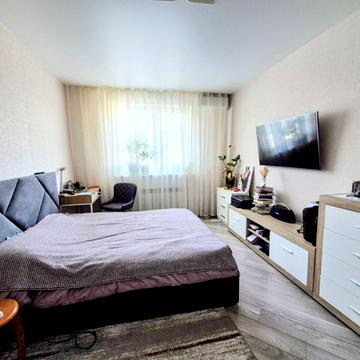 11-та Лінія вул., 4