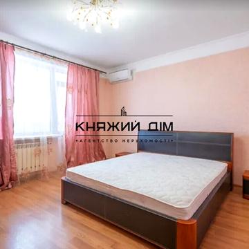 Дніпровська набережна вул., 25