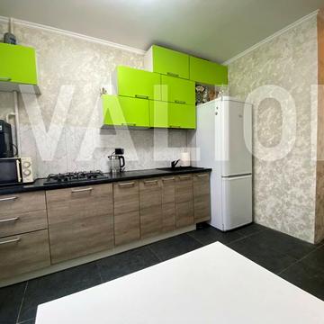 Каштанова вул., 8