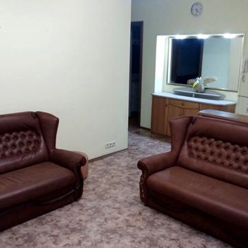 Прорізна вул., 3