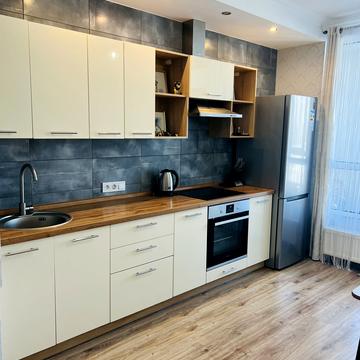 Європейського Союзу просп. (Правди), 45-А