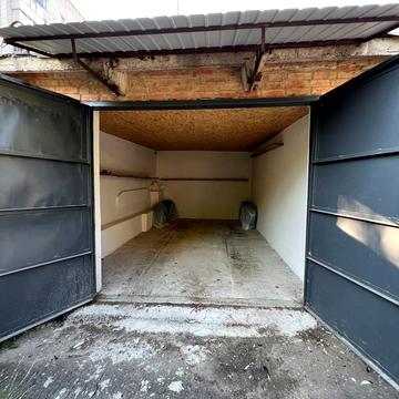 Стеценка вул., 24