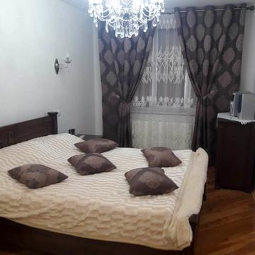 Євгена Коновальця вул., 7в