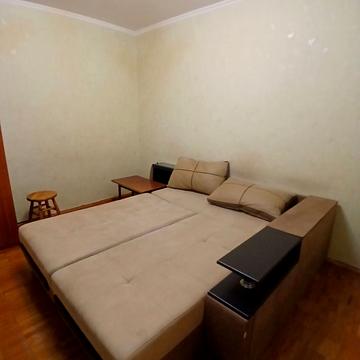 Вячеслава Чорновола вул., 10