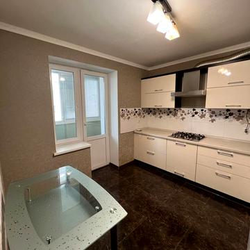 Героїв Крут вул. (Червоних Курсантів), 4а