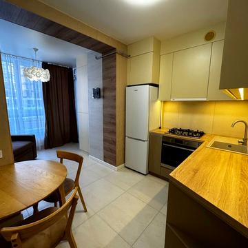 Миру вул., 12