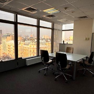 Богдана Хмельницького вул., 19