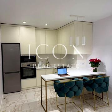 Дніпровська набережна вул., 18-Б