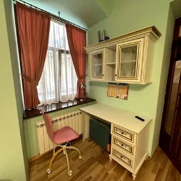 Богдана Хмельницького вул., 83