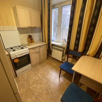 Академіка Ігоря Юхновського вул., 64