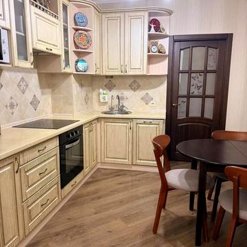 Академіка Корольова вул., 120