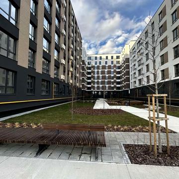 Героїв Майдану вул., (Будинок 4)