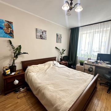 Володимира Великого вул., 12в