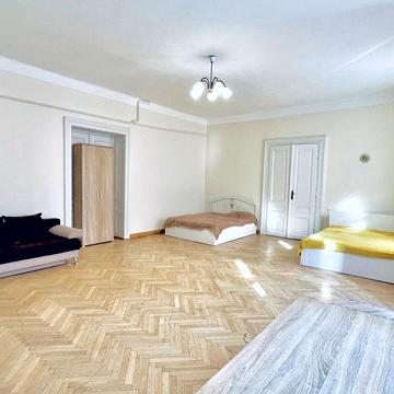 Миколая Коперника вул., 24