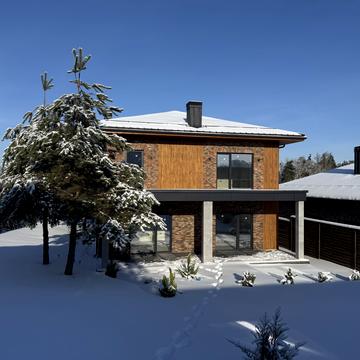 Центральна вул.