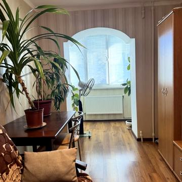 Академіка Корольова вул., 43а