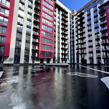 Романа Левицького вул., 4