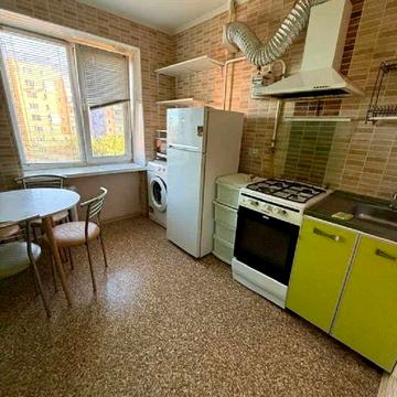 Михайла Грушевського вул., 12