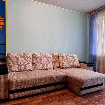 Героїв просп., 12