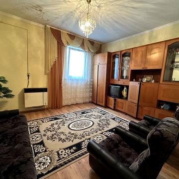 Молодіжна вул., 30