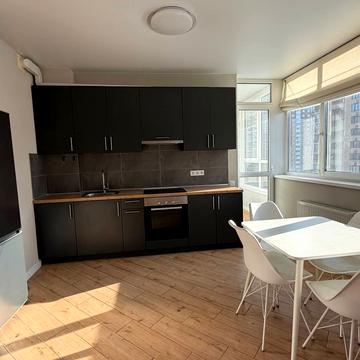 Європейського Союзу просп. (Правди), 41-Е