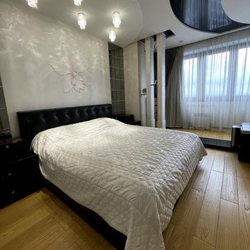 Дніпровська набережна вул., 26