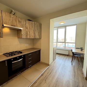 Бакинська вул., 1