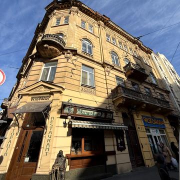 Академіка Володимира Гнатюка вул. (), 8