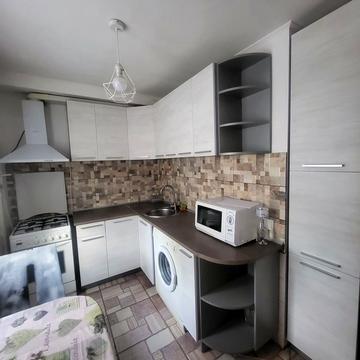 Воскресенська вул., 7