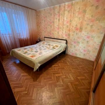 Металургів вул., 32а