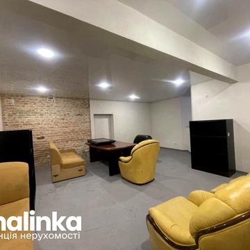 Івана Карпинця вул. (), 1