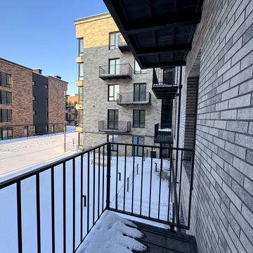 24 Серпня вул., (Будинок 8)