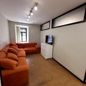 Прорізна вул., 23