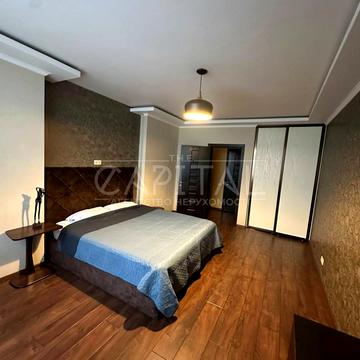 Валерія Лобановського просп. (Червонозоряний), 4-В