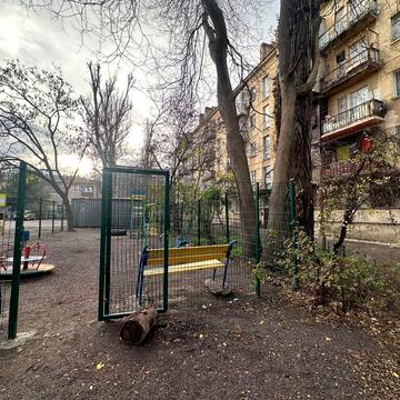 Богдана Хмельницького вул., 1