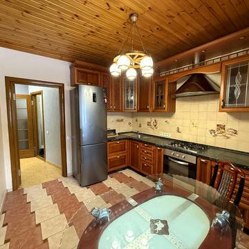 Набережна Перемоги вул., 136-А