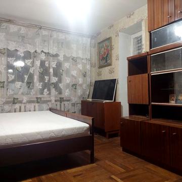 Євгена Чикаленка вул., 76б